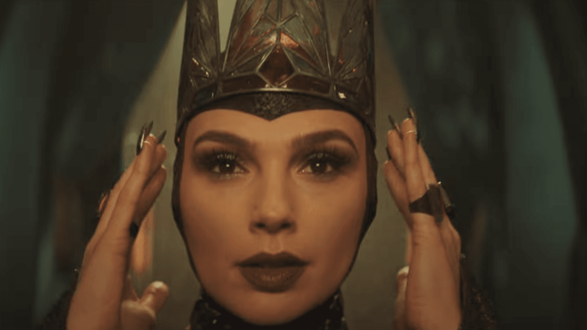 Вышел первый тизер-трейлер фильма «Белоснежка» с Галь Гадот в образе Злой королевы
